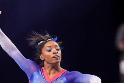 gymnast-simone-biles-leaps-into-history-as-st-american-woman-to-overcome-olympic-gold-in-vault-competitionjpg-1-640x853